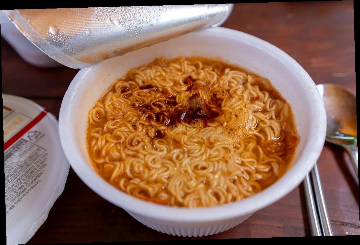 풀무원 짜글면 완전 분석: 과연 고깃집 된장찌개 맛이 날까?